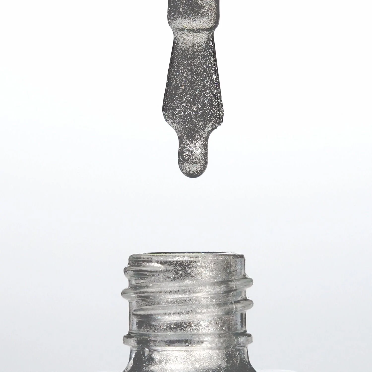 Anwendung von Nagellack NP622 Party Silver