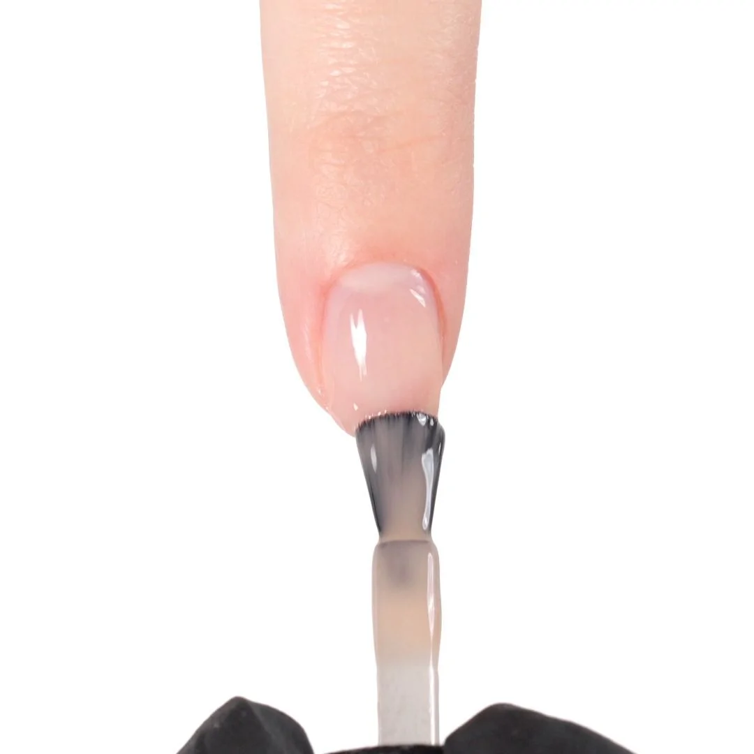 Anwendung von UV Nagellack SP614 Milky Vanilla