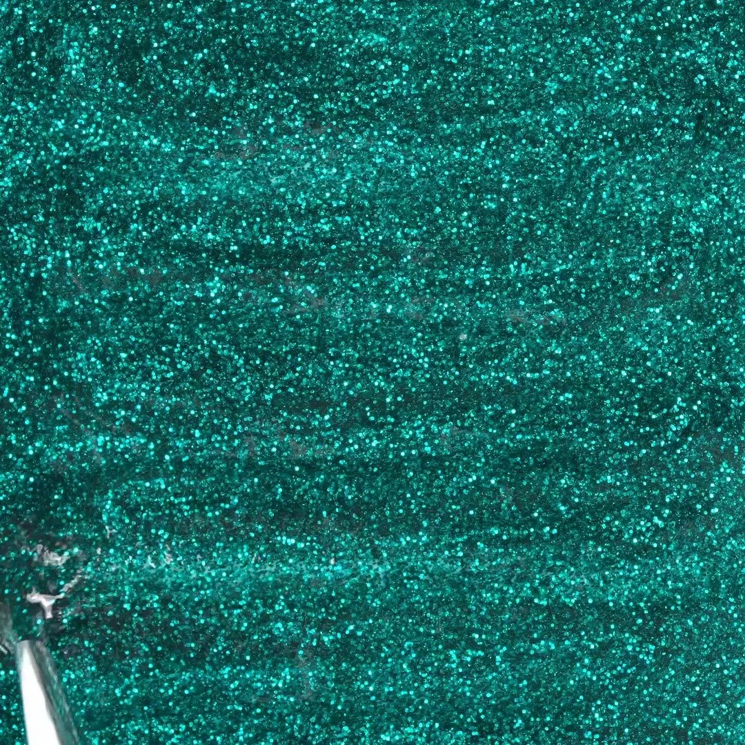 Application of Gel Nail Polish GPG01 Smeraldo 