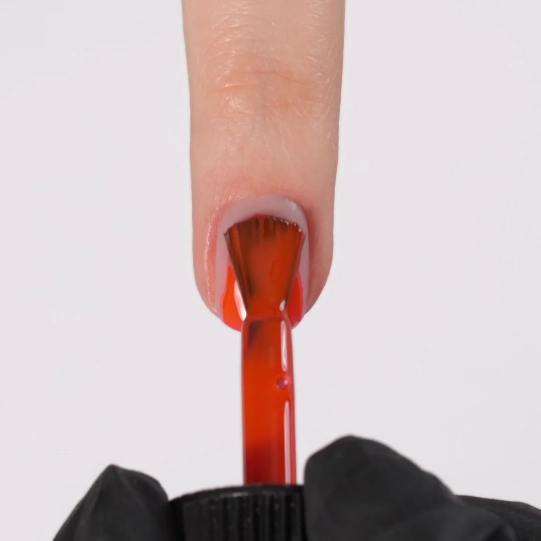 Application de Vernis semi-permanent VS32 Kiss