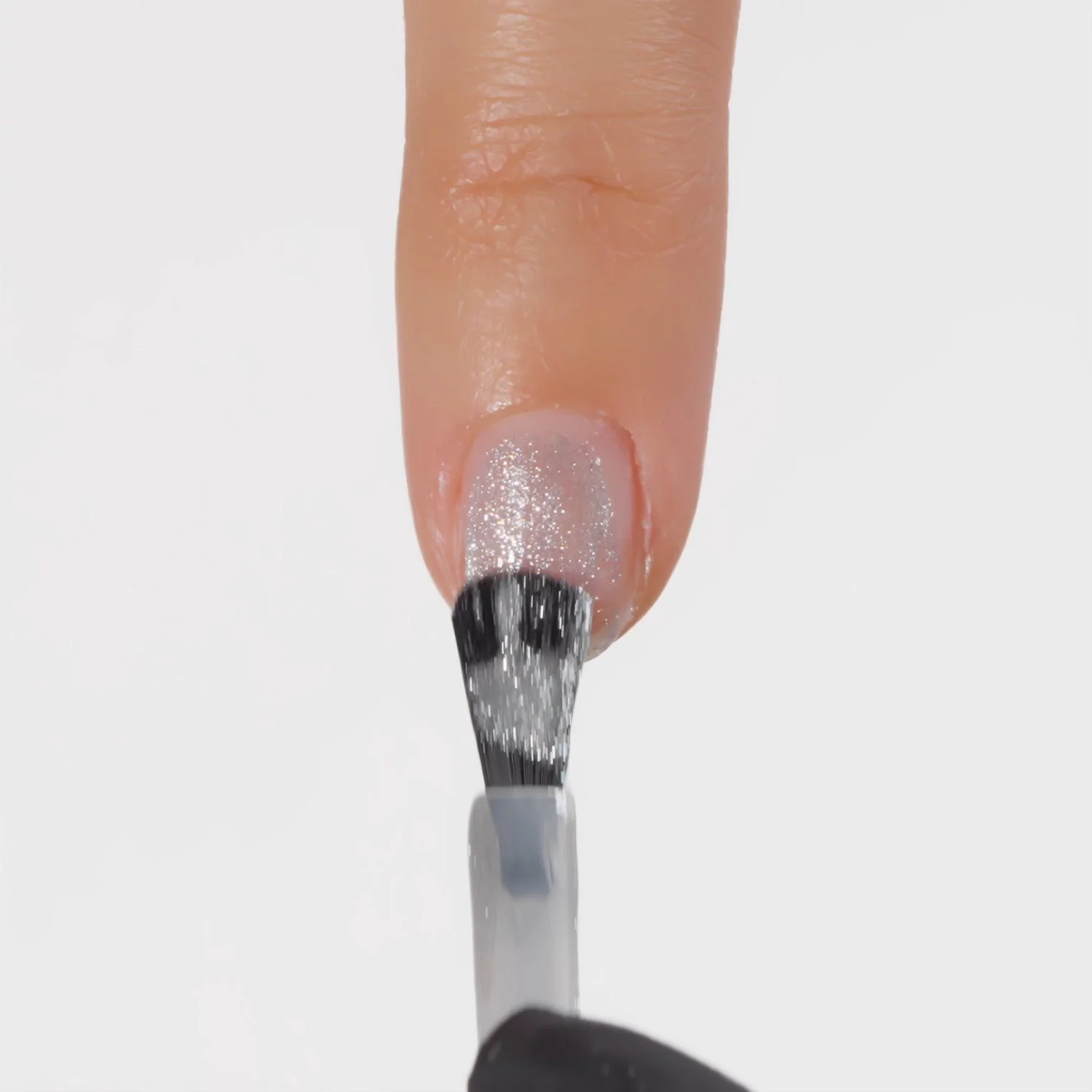 Anwendung von Nagellack NP622 Party Silver
