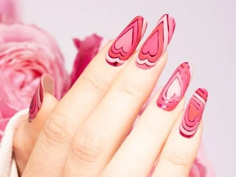 Geometric V Day Nails | Ongles Saint-Valentin avec cœurs