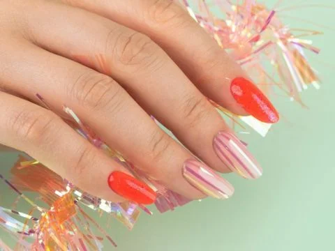 Manucure fluo et holo
