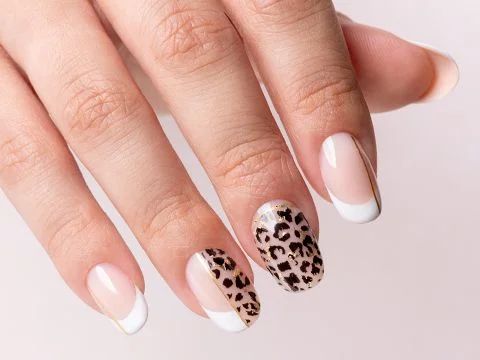 Nail art animalier léopard