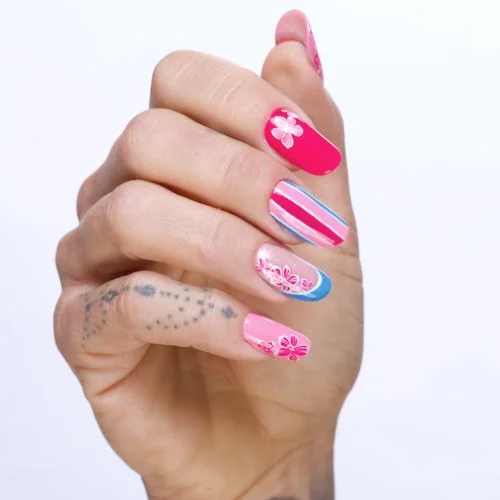 Malibu nail art | Ongles fleurs hawaïennes