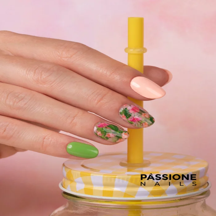 Discover lots of new ideas for short nails!
