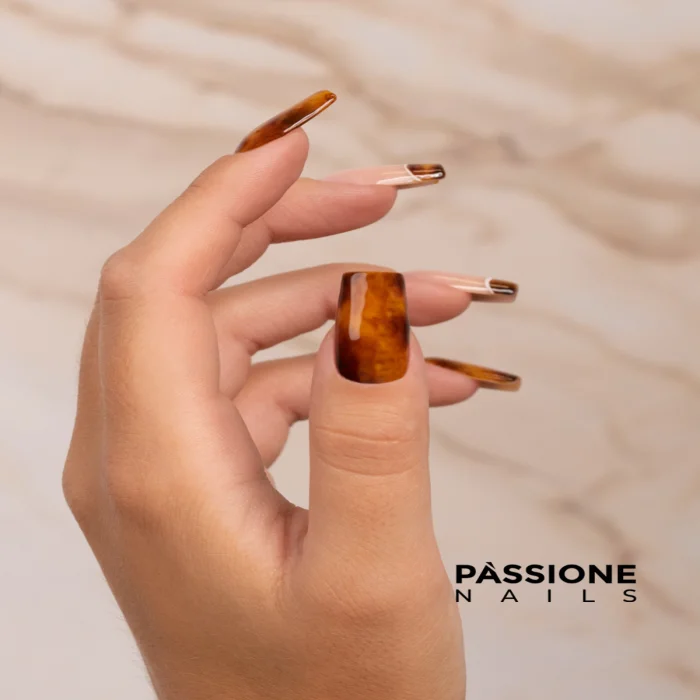 Tortoise shell nails: the trend you don't want to miss!