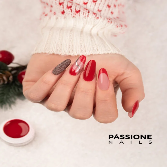 Christmas nails: classic nail designs for the season
