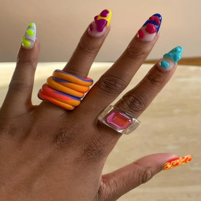 Blob nails, le nouveau concept de manucure qui sort des sentiers battus !