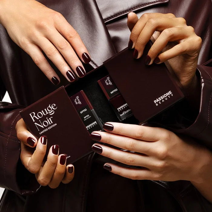 Rouge noir: perché è il colore più amato dell’autunno-inverno 2026