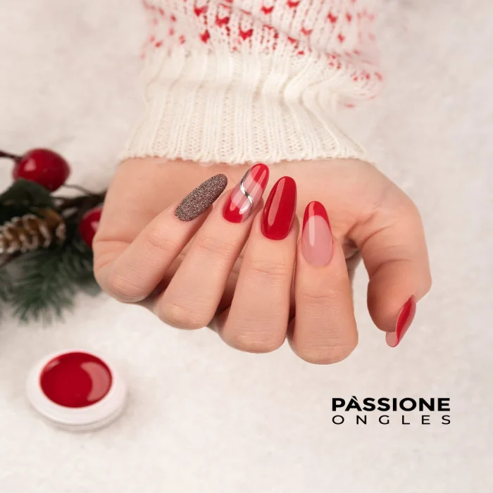 Ongles de Noël 2022: les nail art classiques de la saison