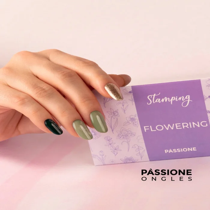 Stamping pour les ongles : comment réaliser cette technique de nail art