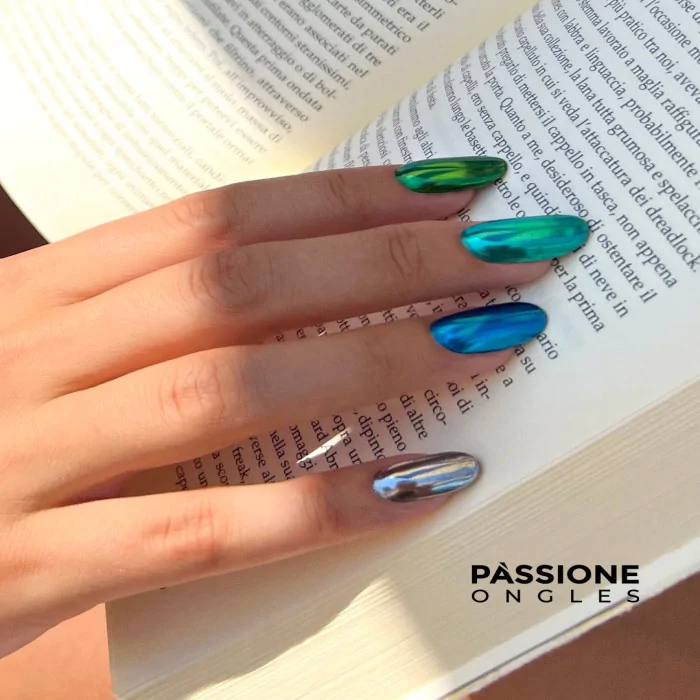 Ongles Chrome: la tendance incontournable de l’hiver