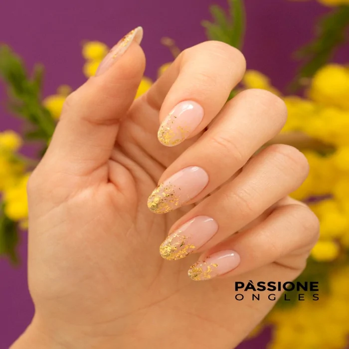 Les ongles pour la journée de la femme