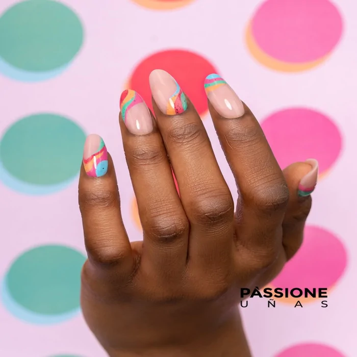 Diseños de uñas almendradas clásicas y originales