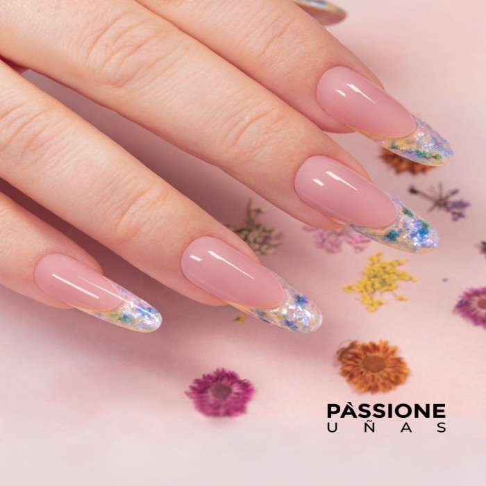 Uñas primaverales, ¡no solo flores!