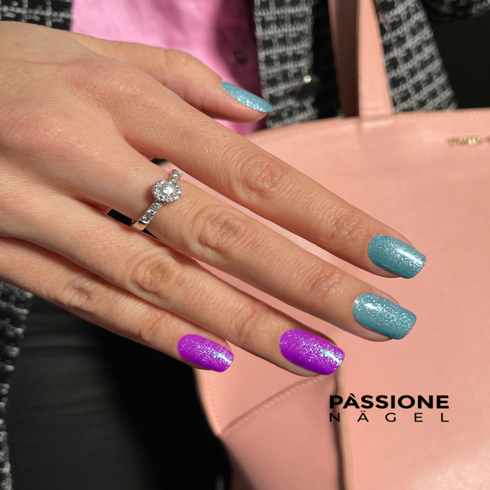 Thermo-Nägel, die Maniküre, die sich mit der Temperatur verändert