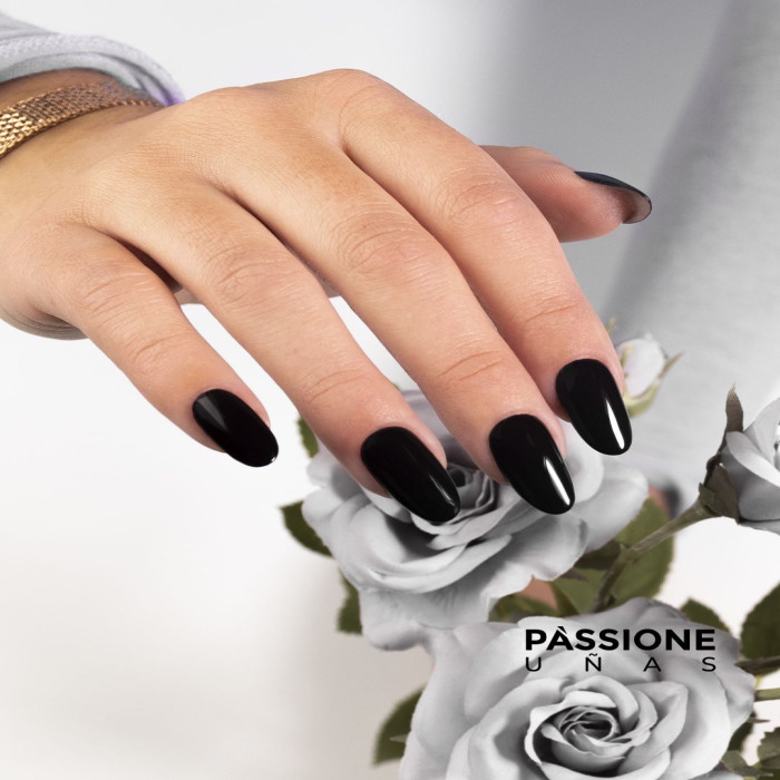 Uñas negras, ¡un clásico imprescindible para cada temporada!