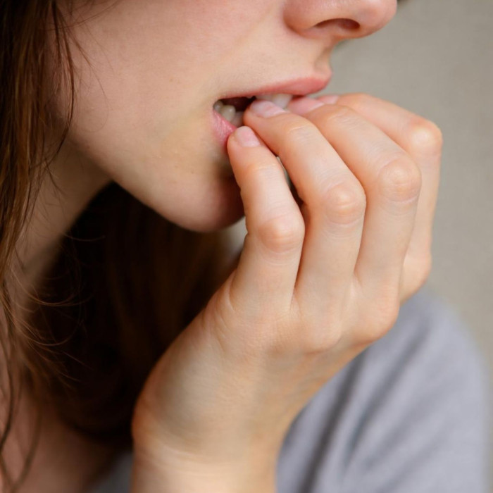 come smettere di mangiarsi le unghie onicofagia