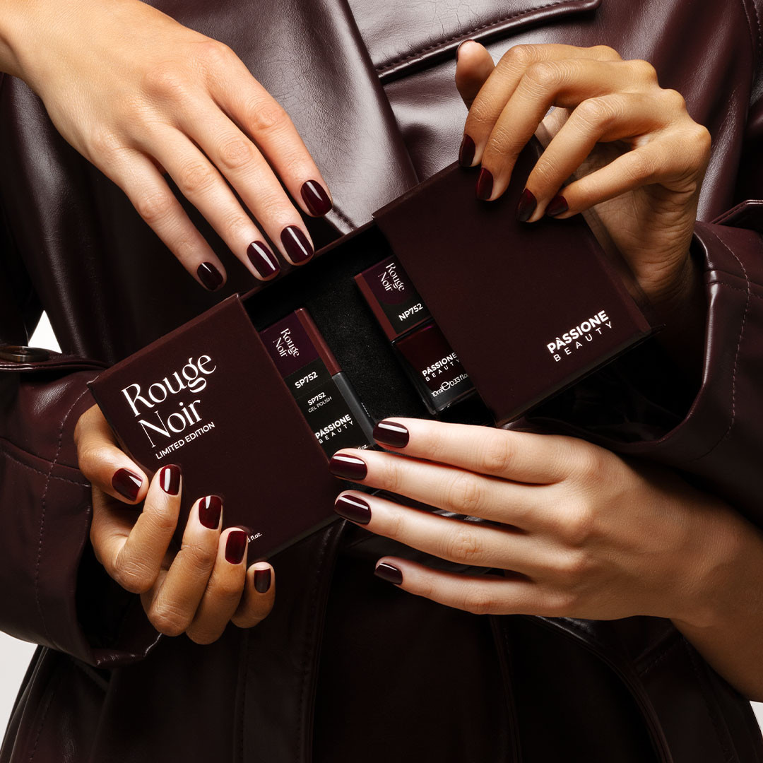 Collection Rouge Noir Passione Beauty avec vernis semi-permanents rouge bordeaux foncé pour manucure et ongles professionnels.