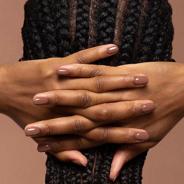 Passione Beauty warm brown glossy gel polish on short square nails, natural elegant manicure for nail artists