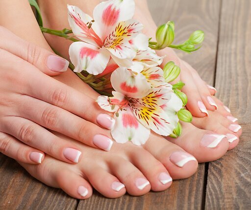 smalto-piedi-french