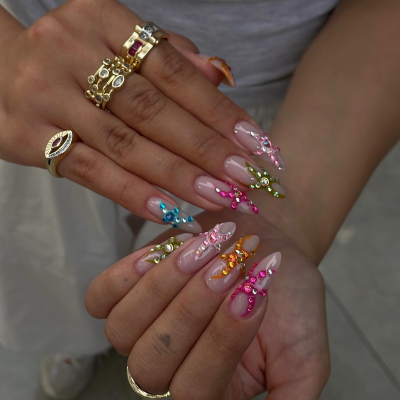 unghie a mandorla estive strass