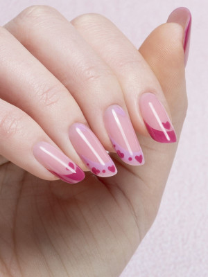 unghie san valentino rosa