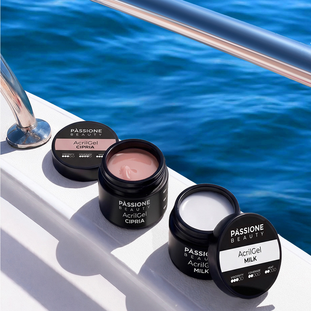 Passione Beauty gels de construction rose nude et blanc laiteux sur un bateau, collection professionnelle pour la reconstruction des ongles.