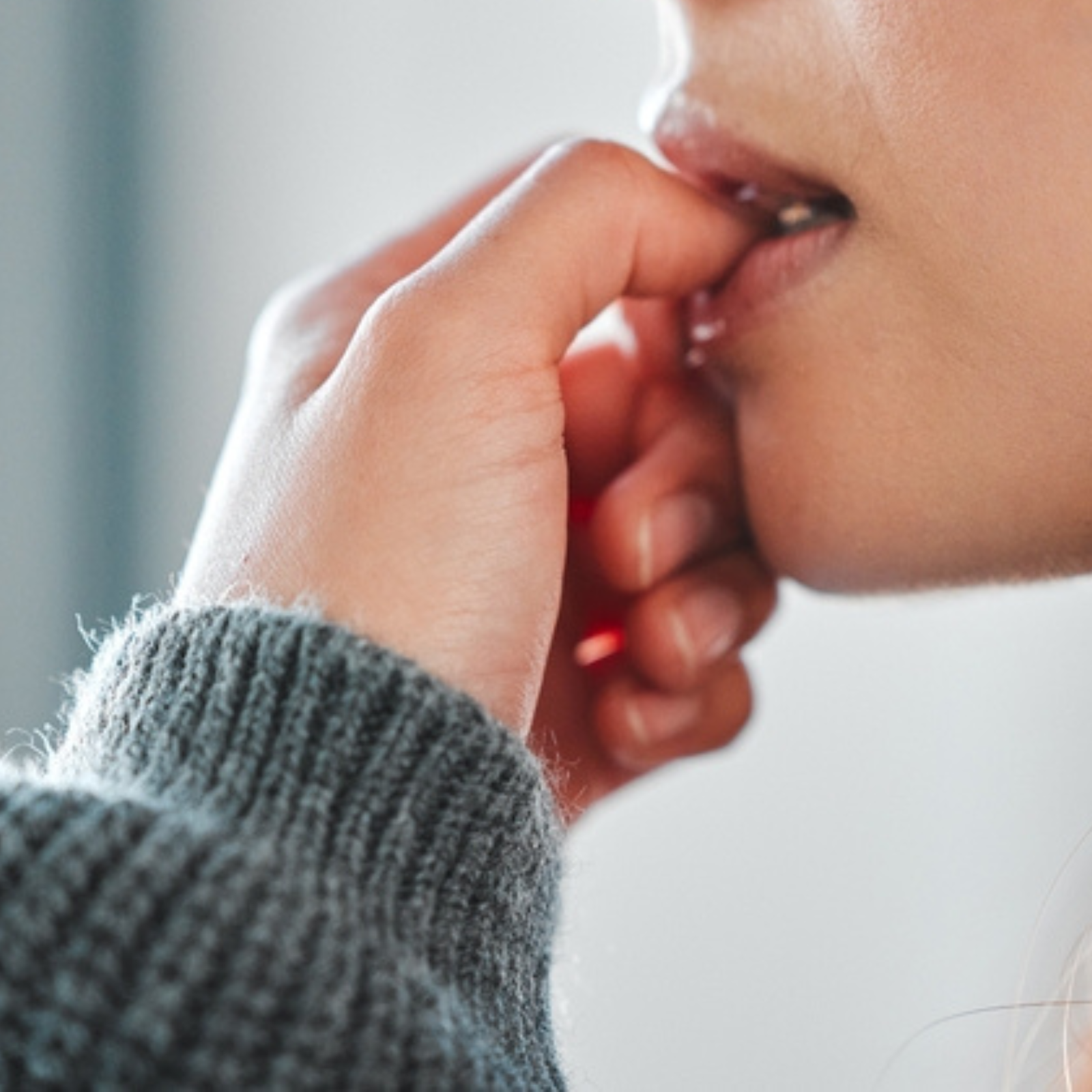 mangiarsi le unghie onicofagia