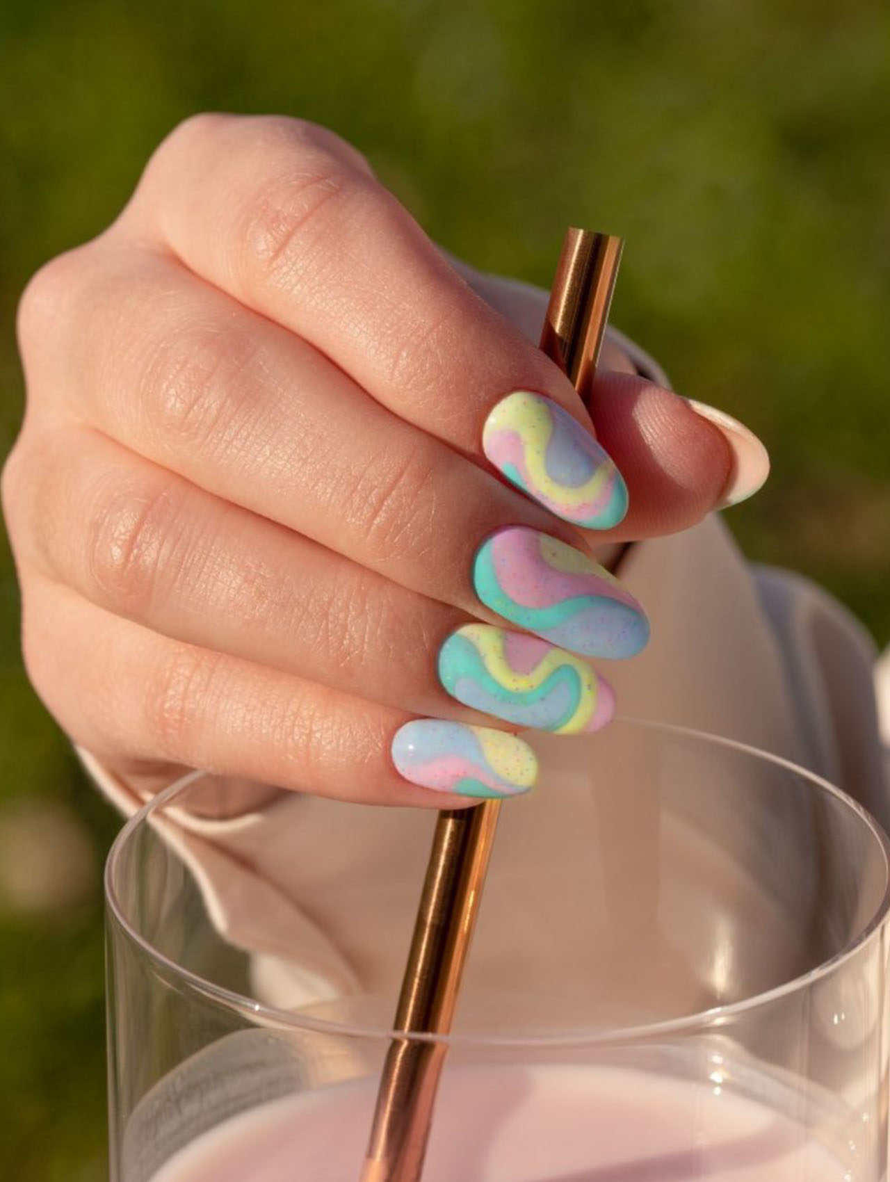 BLOG-COPERTINA-ARTICOLO-1280X1700-UNGHIE-PASTELLO