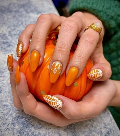 532492b8f95671f812cba4a2440f8cba-1