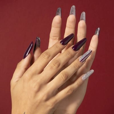 unghie natalizie rosse e argento