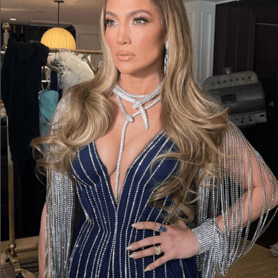 jennifer lopez uñas premios grammy