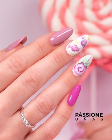 dibujo a mano alzada uñas