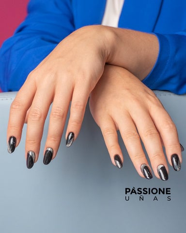 manucura cat's eye negra