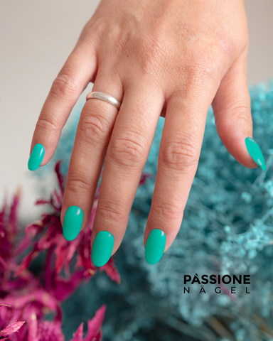 mintfarbene Nägel