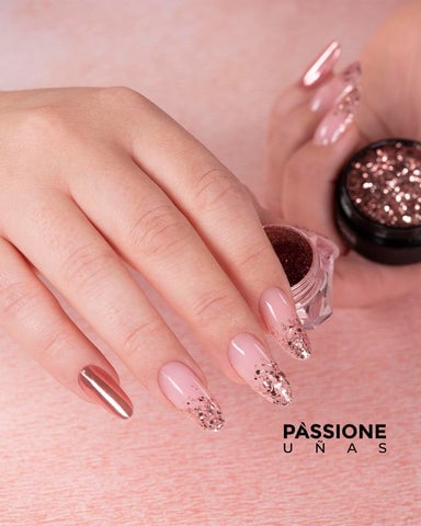 uñas efecto metalico