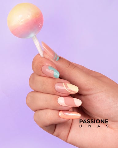 uñas en tonos pastel
