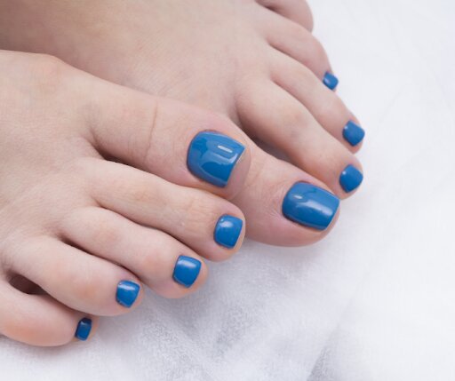 nail-art-blu-piedi