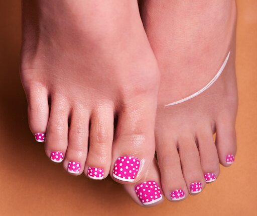 nail-art-piedi-rosa-dott