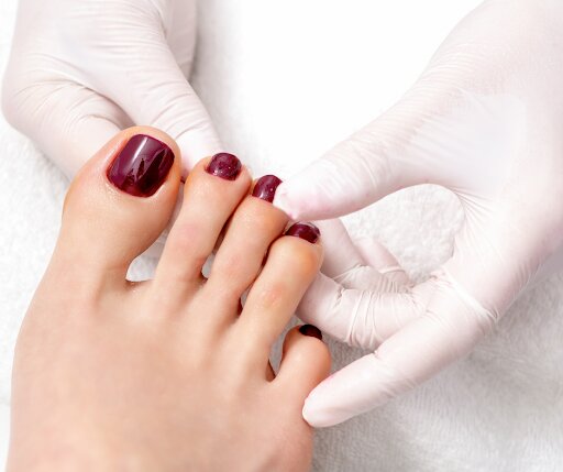 rosso-scuro-pedicure