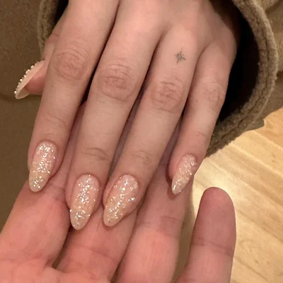 selena_gomez_unghie_glitter