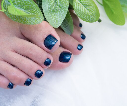 smalto-blu-metalizzato-piedi