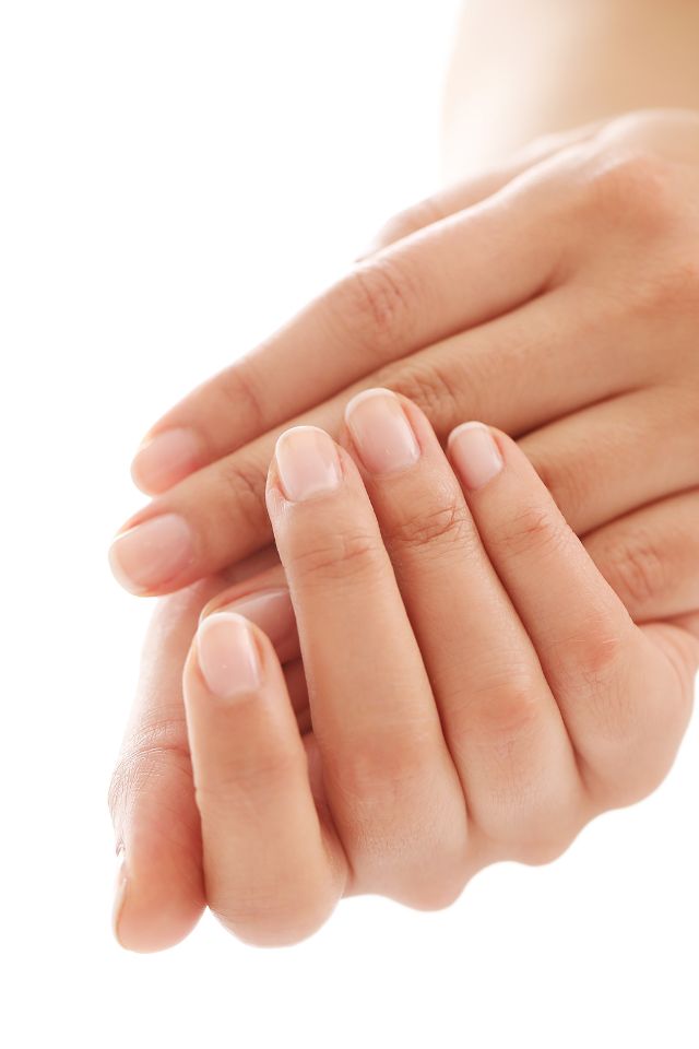 curare le unghie delle mani