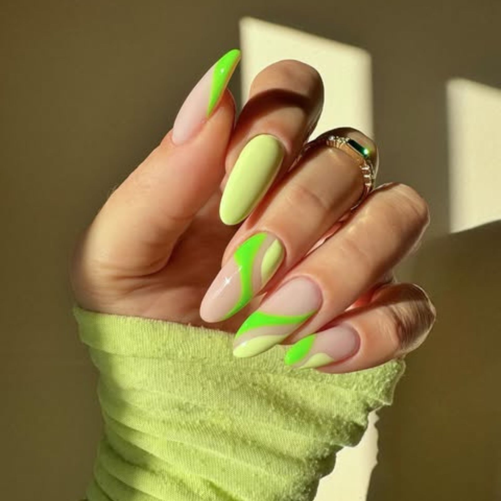 unghie fluo estive